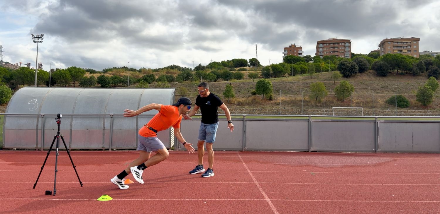 Test de sprint lineal con sensor de velocidad en TECNIRUNNER